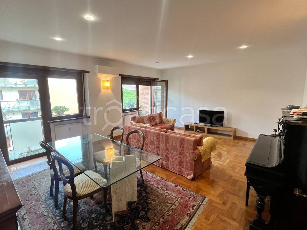 appartamento in vendita a Roma in zona Ardeatino