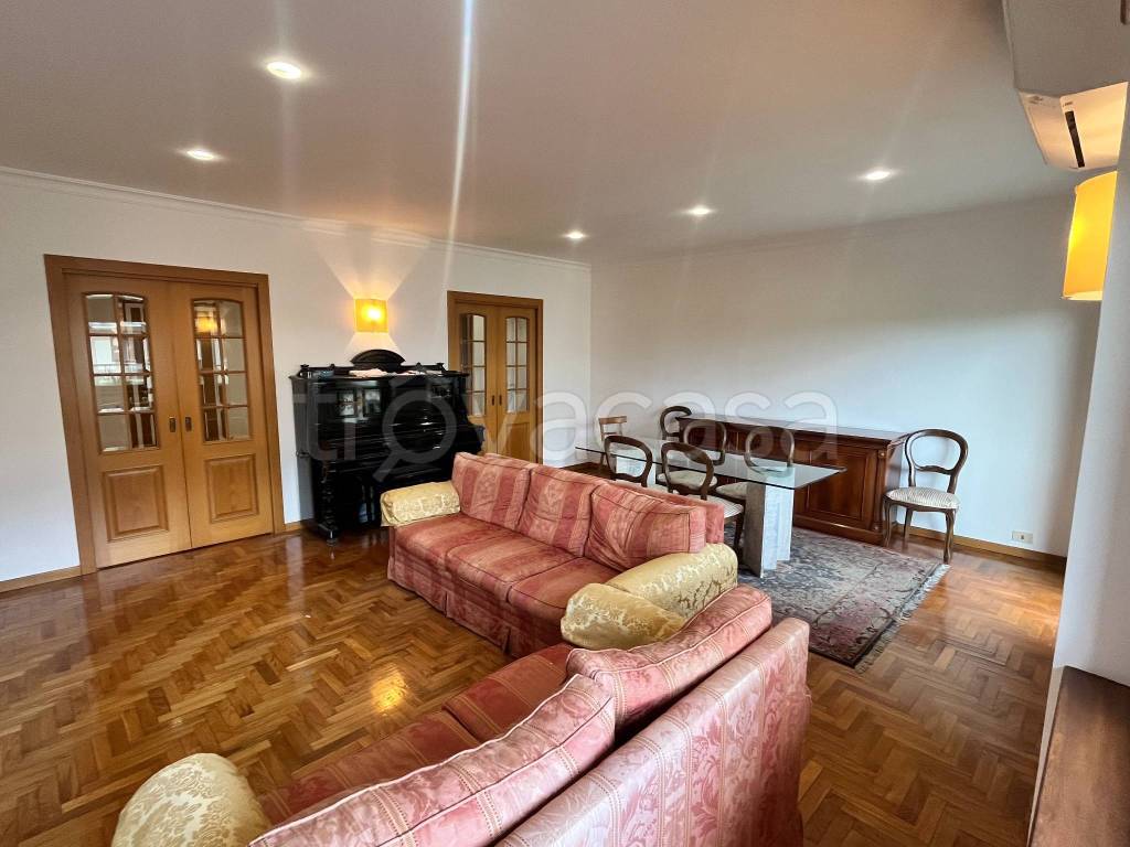 appartamento in vendita a Roma in zona Ardeatino