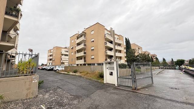 appartamento in vendita a Roma in zona Ponte di Nona