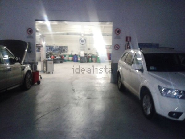 locale commerciale in vendita a Roma in zona Tor di Quinto