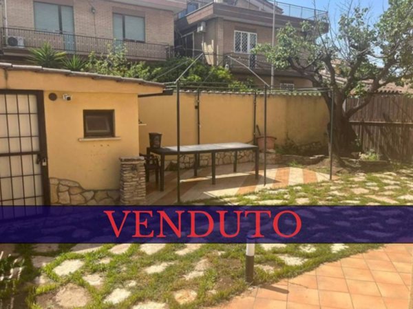 appartamento in vendita a Roma in zona Acilia