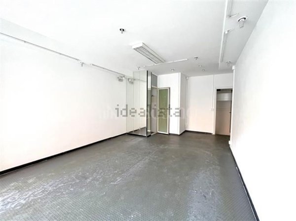 locale commerciale in vendita a Roma in zona Portuense