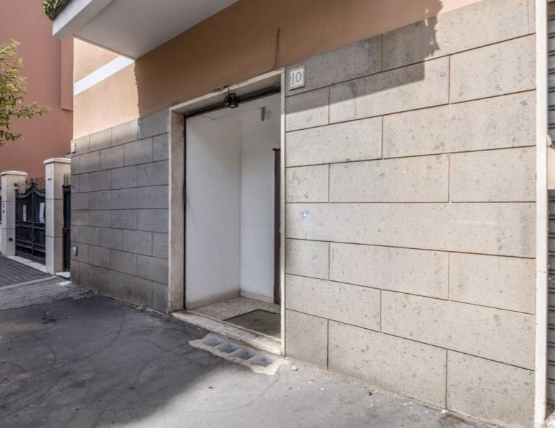 negozio in vendita a Roma in zona Monte Sacro/Talenti