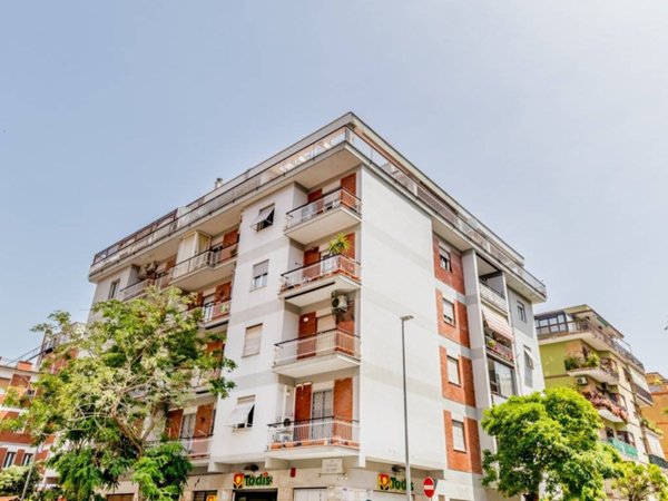 appartamento in vendita a Roma in zona Ostia