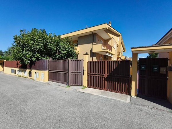 casa indipendente in vendita a Roma in zona Casal Morena