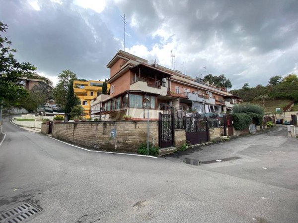 casa indipendente in vendita a Roma in zona Torrevecchia