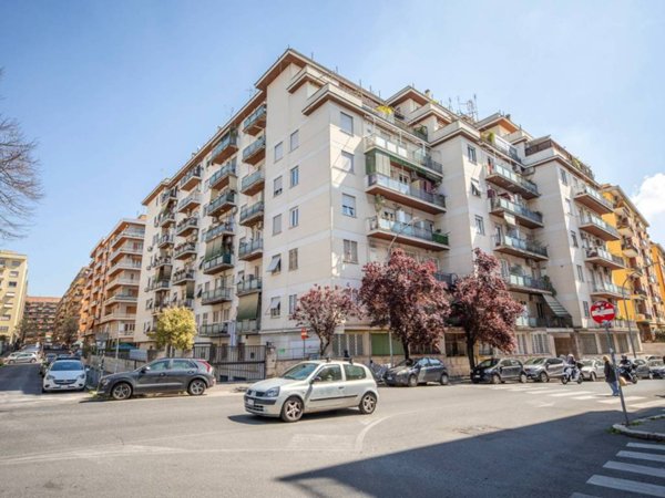 appartamento in vendita a Roma in zona Appio Latino