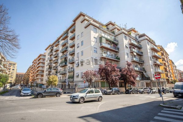 appartamento in vendita a Roma in zona Appio Latino