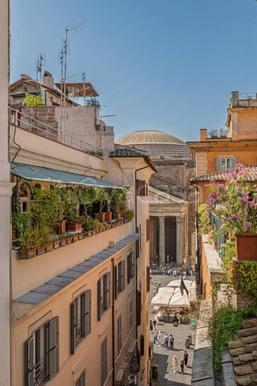 appartamento in vendita a Roma in zona Parione/Sant'Eustachio