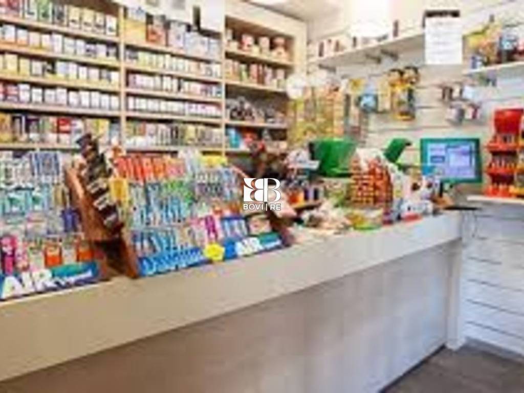 negozio in vendita a Roma in zona Rione Prati