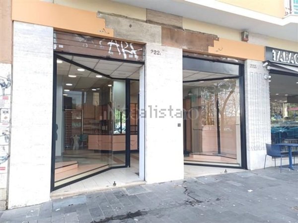 locale commerciale in vendita a Roma in zona Collatino