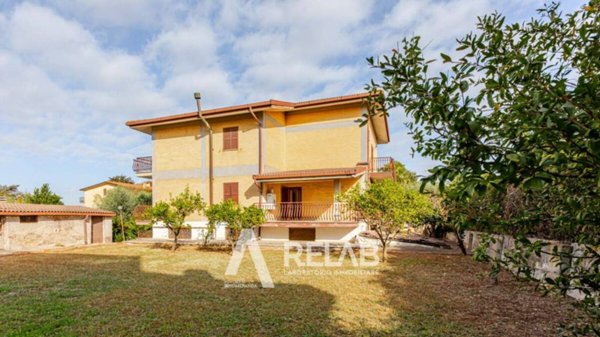 casa indipendente in vendita a Roma in zona Trigoria