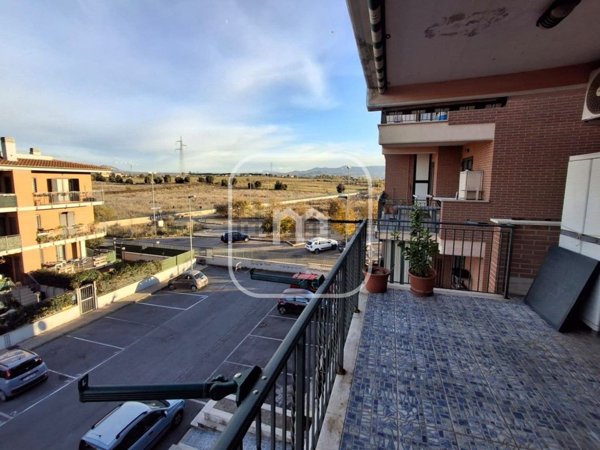 appartamento in vendita a Roma in zona Castelverde
