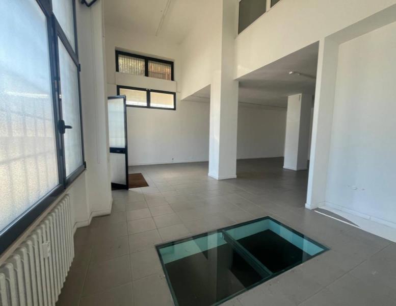 locale commerciale in vendita a Roma in zona Ostiense