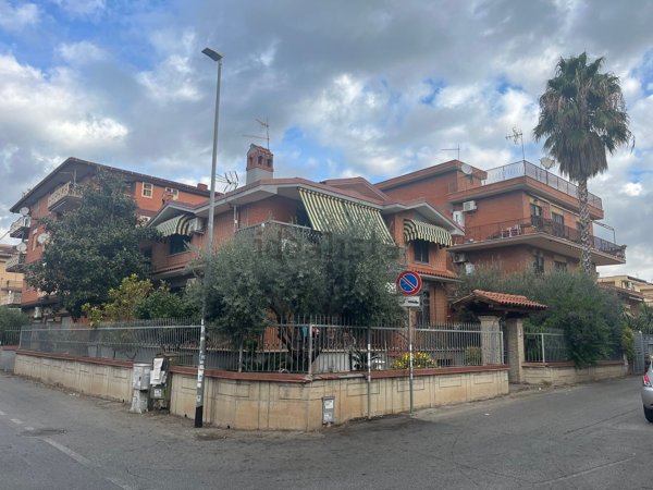 appartamento in vendita a Roma in zona Finocchio