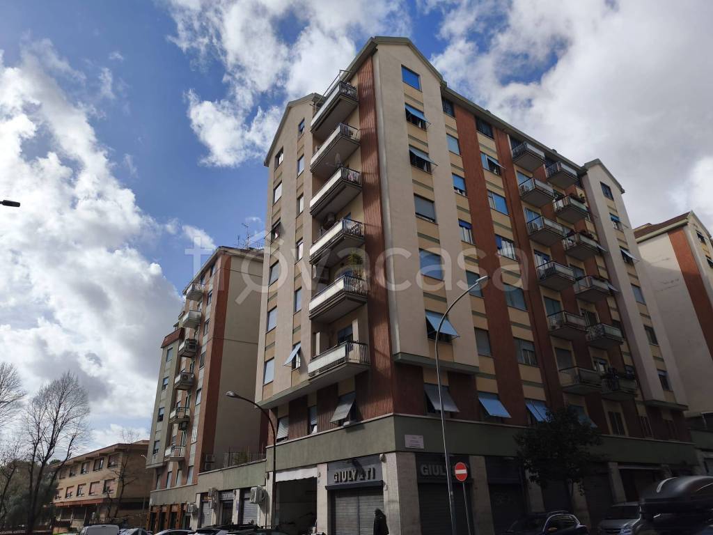 appartamento in vendita a Roma in zona Appio Latino