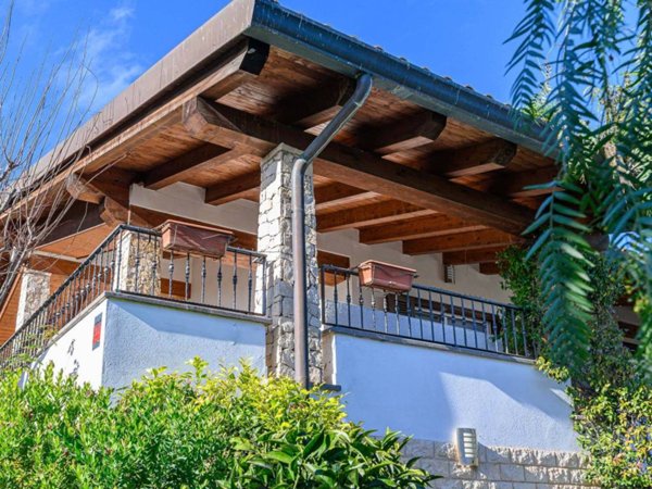 casa indipendente in vendita a Roma in zona Massimina/Casal Lumbroso