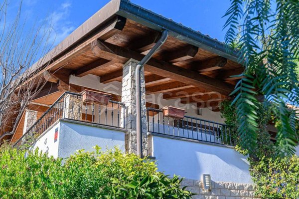 casa indipendente in vendita a Roma in zona Massimina/Casal Lumbroso