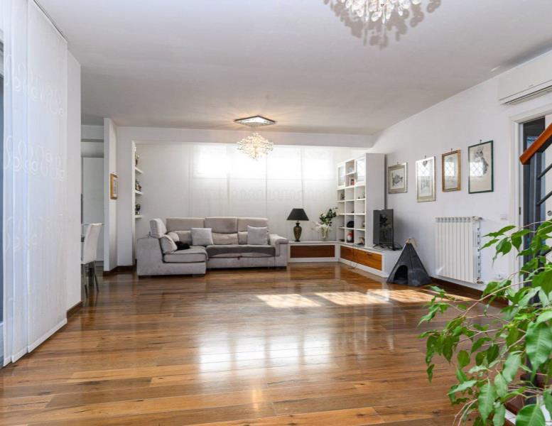 casa indipendente in vendita a Roma in zona Massimina/Casal Lumbroso