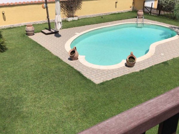 casa indipendente in vendita a Roma in zona Massimina/Casal Lumbroso