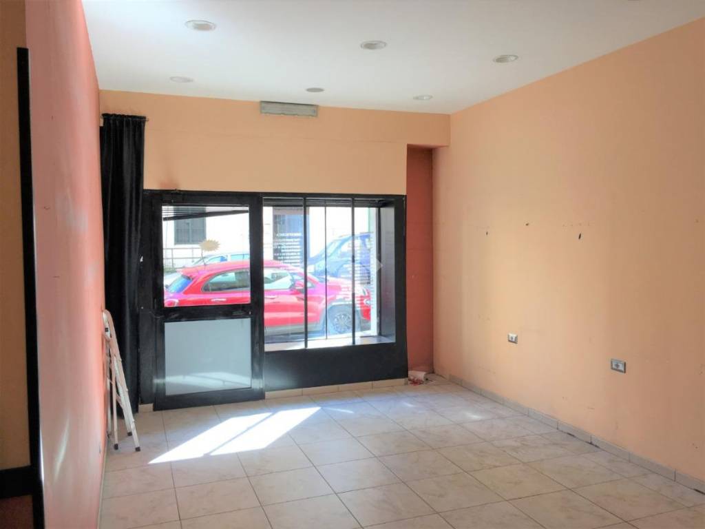 negozio in vendita a Roma in zona Prenestino-Centocelle