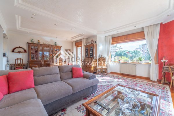 appartamento in vendita a Roma in zona EUR