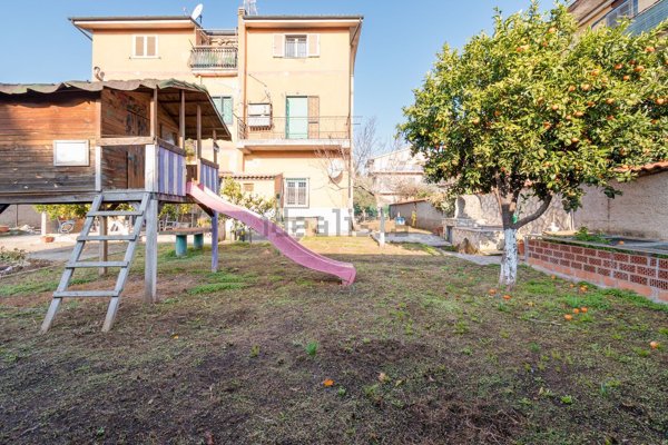 appartamento in vendita a Roma in zona Giardini di Corcolle