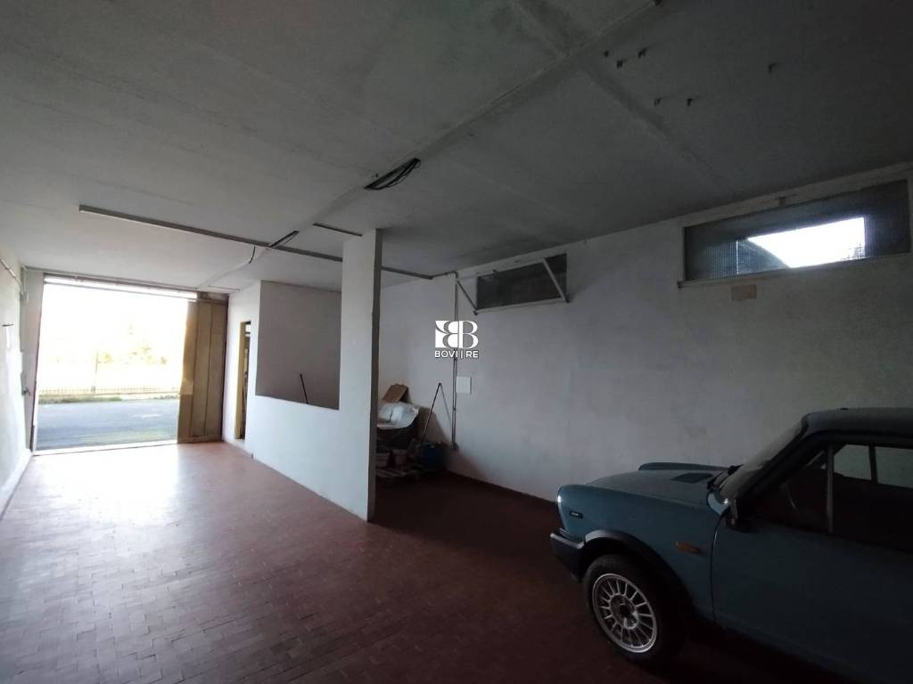 negozio in vendita a Roma in zona Massimina/Casal Lumbroso