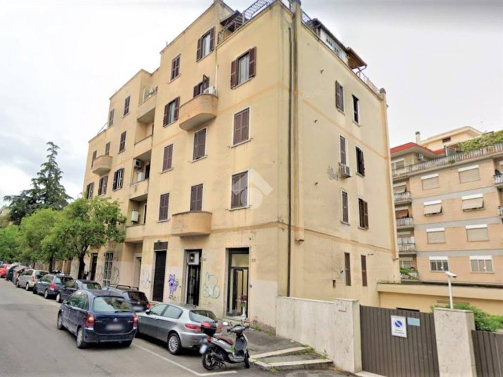 negozio in vendita a Roma in zona Prenestino-Centocelle