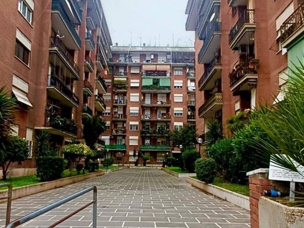 appartamento in vendita a Roma in zona Don Bosco