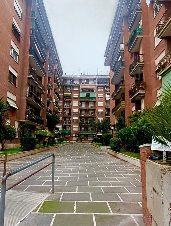 appartamento in vendita a Roma in zona Don Bosco