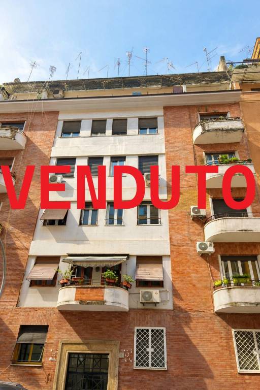 appartamento in vendita a Roma in zona Appio Latino