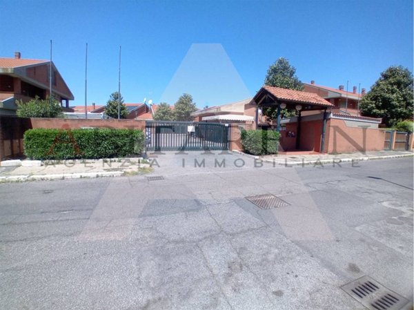 casa indipendente in vendita a Roma in zona Infernetto