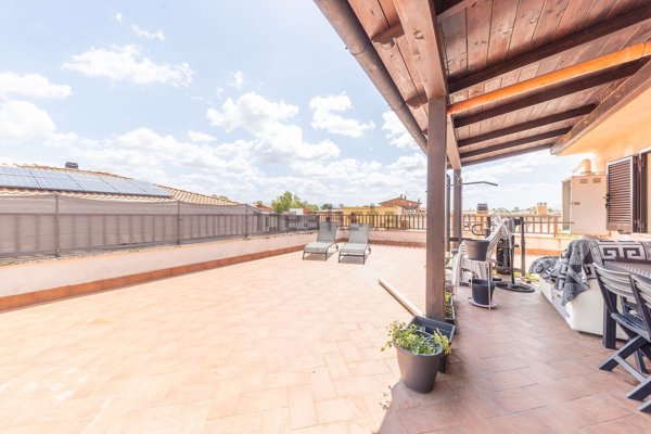 appartamento in vendita a Roma in zona Lunghezza