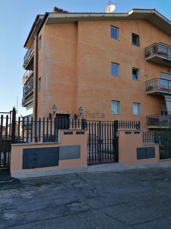 appartamento in vendita a Roma in zona Casal Morena