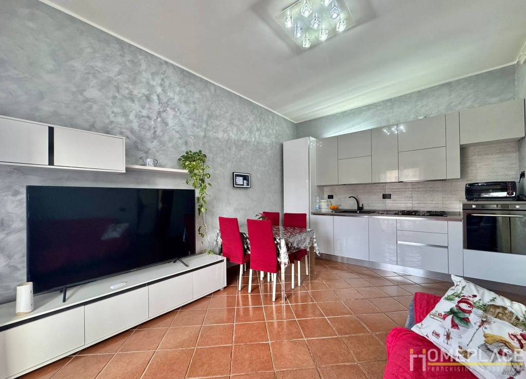 appartamento in vendita a Roma in zona Torre Angela