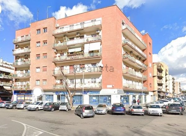 appartamento in vendita a Roma in zona Ardeatino