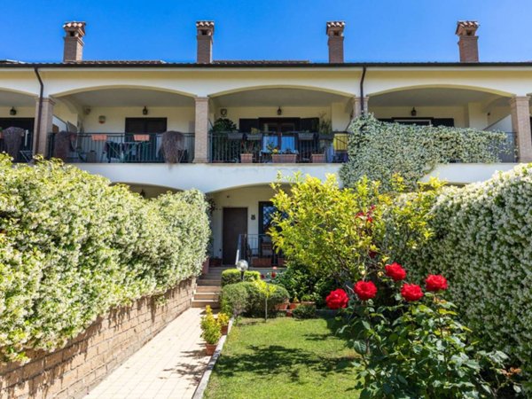 casa indipendente in vendita a Roma in zona Mezzocammino