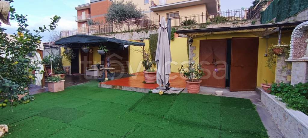 appartamento in vendita a Roma in zona Ponte di Nona