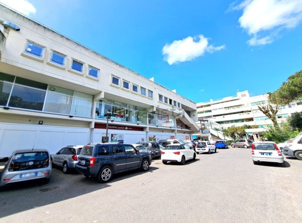 locale commerciale in vendita a Roma in zona Casal Palocco