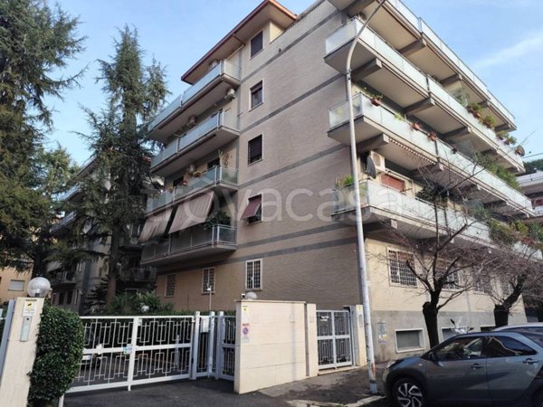 appartamento in vendita a Roma in zona Ardeatino