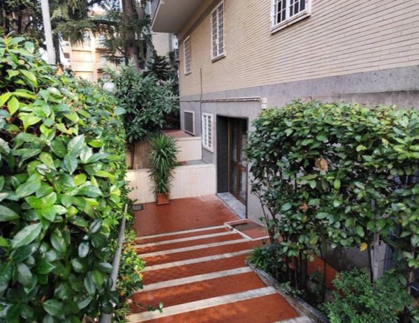 appartamento in vendita a Roma in zona Ardeatino
