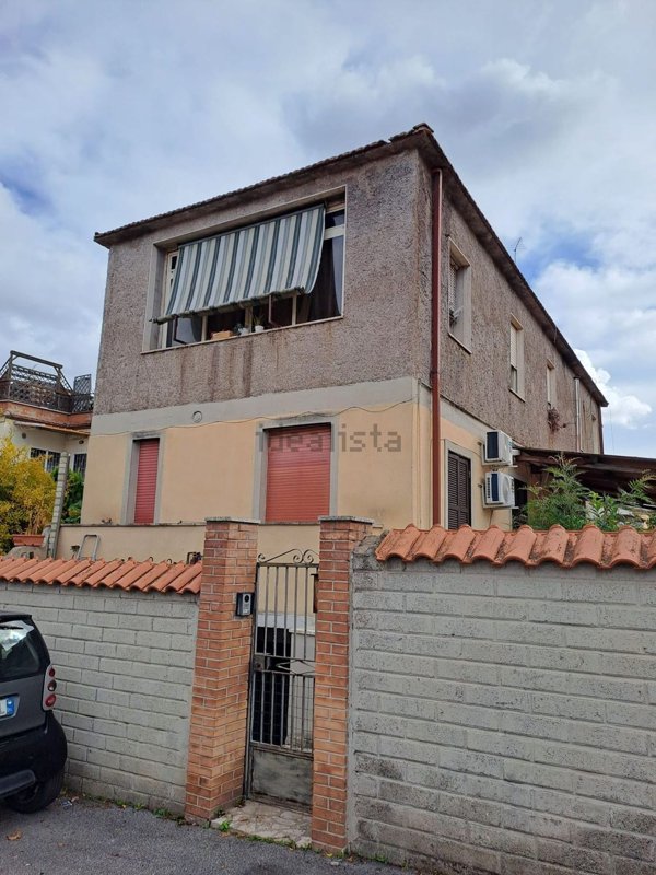 appartamento in vendita a Roma in zona Finocchio