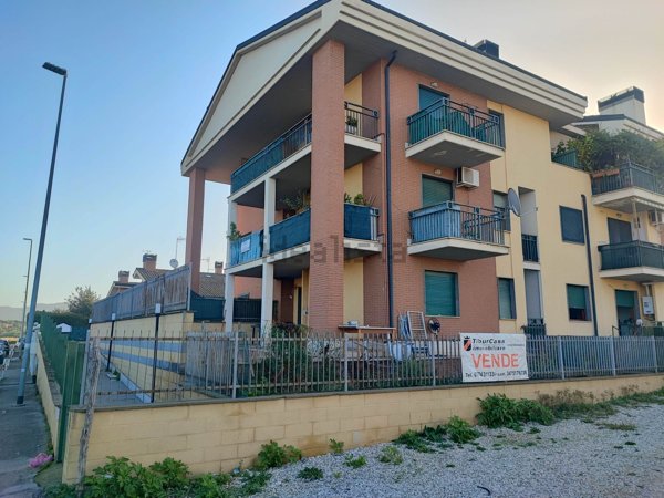 appartamento in vendita a Roma in zona Giardini di Corcolle
