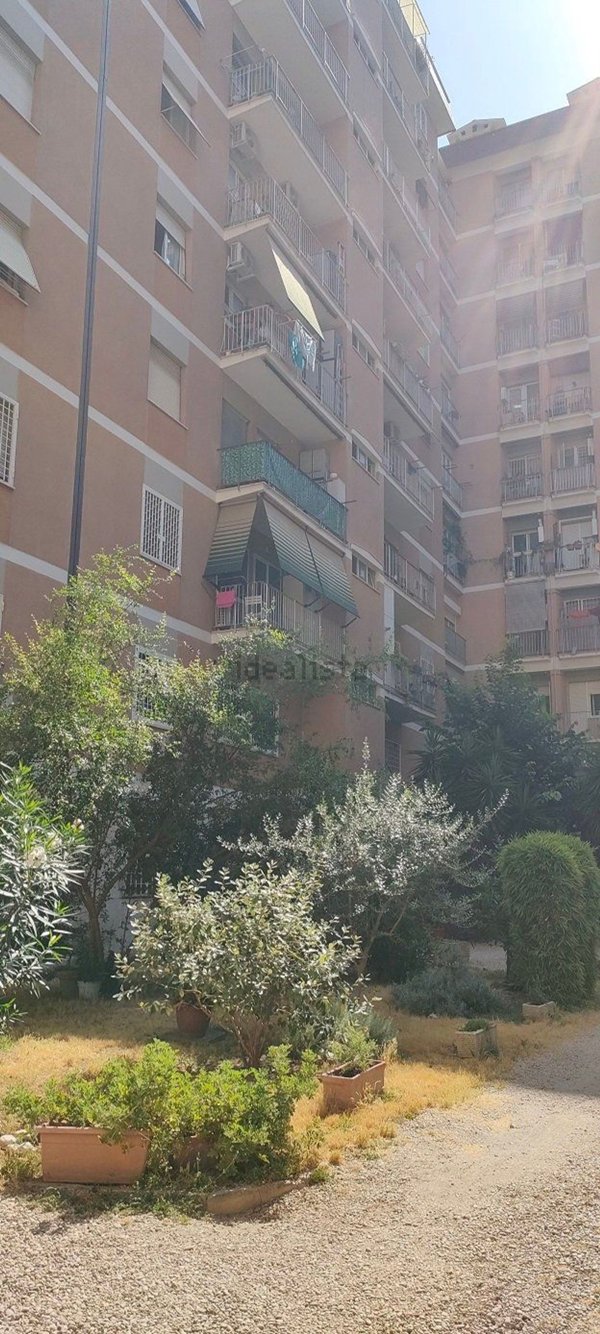 appartamento in vendita a Roma in zona Ostiense