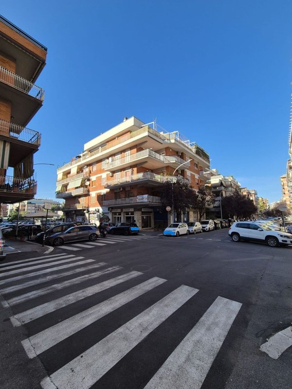 appartamento in vendita a Roma in zona Appio Claudio