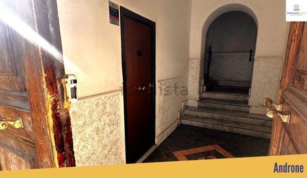 appartamento in vendita a Roma in zona Appio Latino