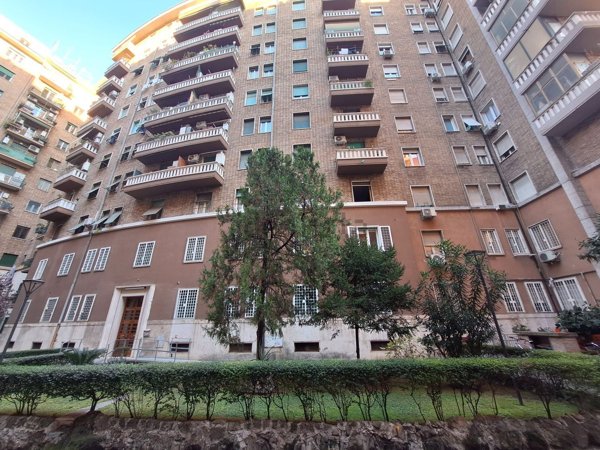 appartamento in vendita a Roma in zona Appio Latino