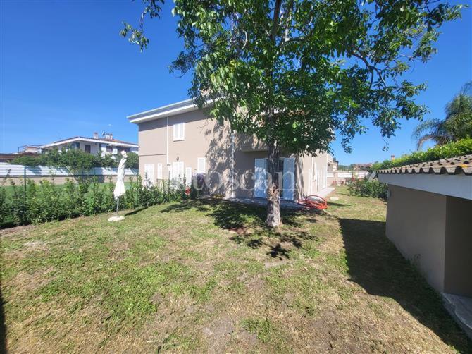 casa indipendente in vendita a Roma in zona Axa