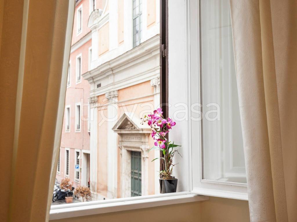 appartamento in vendita a Roma in zona Trevi-Colonna